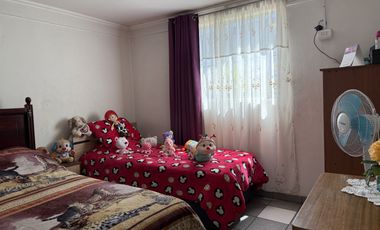 Venta de casa con 4 dormitorios, estacionamiento para 5 autos