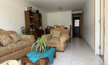 Venta de casa con 4 dormitorios, estacionamiento para 5 autos