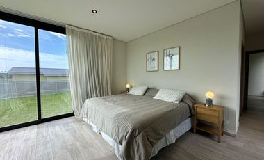 Casa en venta - 3 Dormitorios 3 Baños - Pinamar