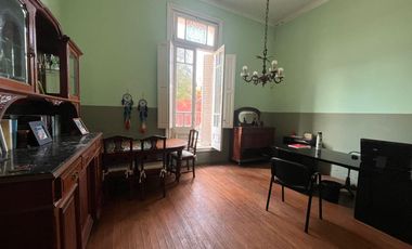 Casa antigua en venta en excelente ubicación y un hermoso patio