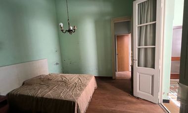 Casa antigua en venta en excelente ubicación y un hermoso patio