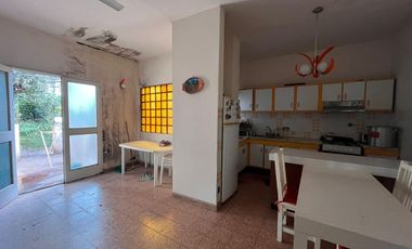 Casa antigua en venta en excelente ubicación y un hermoso patio