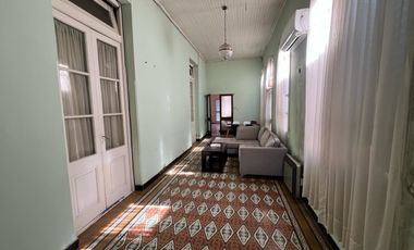 Casa antigua en venta en excelente ubicación y un hermoso patio