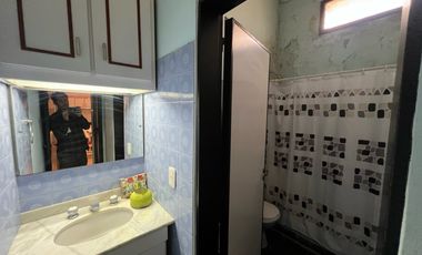 Casa antigua en venta en excelente ubicación y un hermoso patio