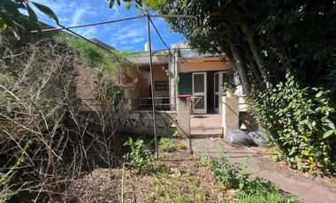 Casa antigua en venta en excelente ubicación y un hermoso patio