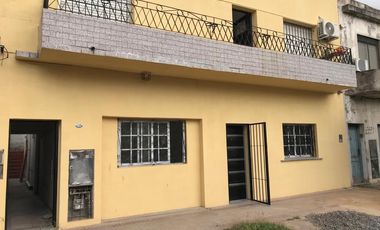 Venta PH en Lanús Este Tipo Casa de 2 y 3 ambientes con Patio Totalmente Reciclados