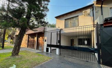 Casa tipo duplex en Barrio CAP Zárate