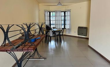 Casa tipo duplex en Barrio CAP Zárate