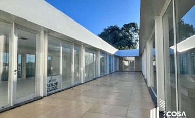 Local comercial en venta  Funes Santa Fe ubicación estratégica