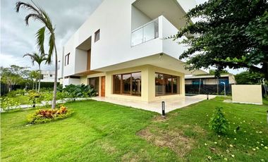 VENTA DE CASA EN PALMA REAL CARTAGENA CON PISCINA Y SALIDA AL MAR