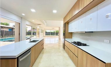 VENTA DE CASA EN PALMA REAL CARTAGENA CON PISCINA Y SALIDA AL MAR