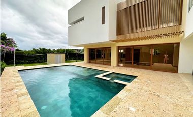 VENTA DE CASA EN PALMA REAL CARTAGENA CON PISCINA Y SALIDA AL MAR