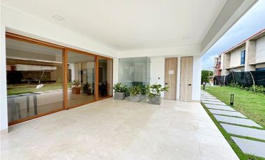 VENTA DE CASA EN PALMA REAL CARTAGENA CON PISCINA Y SALIDA AL MAR
