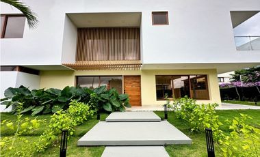 VENTA DE CASA EN PALMA REAL CARTAGENA CON PISCINA Y SALIDA AL MAR
