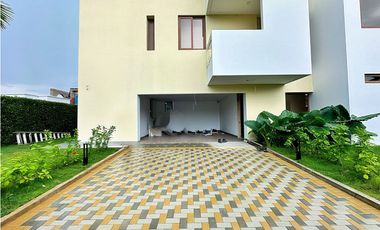 VENTA DE CASA EN PALMA REAL CARTAGENA CON PISCINA Y SALIDA AL MAR