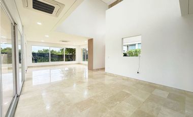 VENTA DE CASA EN PALMA REAL CARTAGENA CON PISCINA Y SALIDA AL MAR