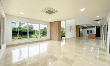 VENTA DE CASA EN PALMA REAL CARTAGENA CON PISCINA Y SALIDA AL MAR
