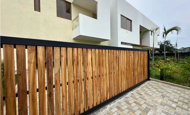 VENTA DE CASA EN PALMA REAL CARTAGENA CON PISCINA Y SALIDA AL MAR