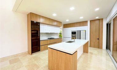 VENTA DE CASA EN PALMA REAL CARTAGENA CON PISCINA Y SALIDA AL MAR