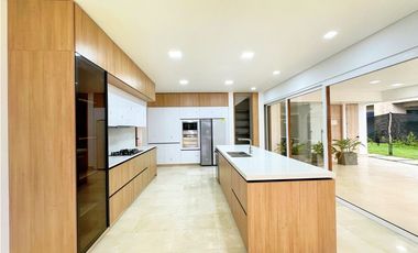 VENTA DE CASA EN PALMA REAL CARTAGENA CON PISCINA Y SALIDA AL MAR