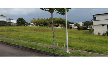 SE VENDE O PERMUTA LOTE  VITERBO EN BRISA MAR AREA 240 M2