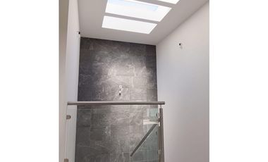 CASA NUEVA EN VENTA MODERNA EN RESIDENCIAL A 5 MIN DEL SUR DE CUERNA