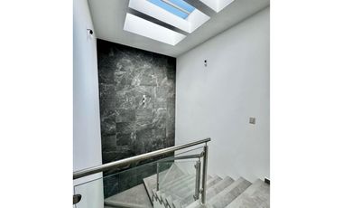 CASA NUEVA EN VENTA MODERNA EN RESIDENCIAL A 5 MIN DEL SUR DE CUERNA