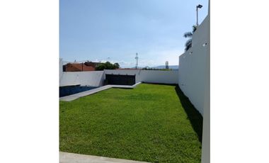 CASA NUEVA EN VENTA MODERNA EN RESIDENCIAL A 5 MIN DEL SUR DE CUERNA