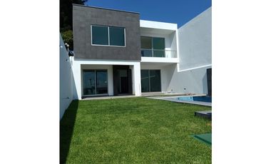 CASA NUEVA EN VENTA MODERNA EN RESIDENCIAL A 5 MIN DEL SUR DE CUERNA