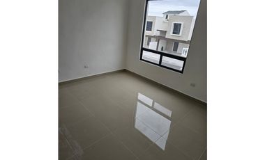 RENTA DE CASA EN PUERTA JARDIN APODACA CERCA DEL  AEROPUERTO