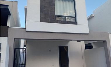 RENTA DE CASA EN PUERTA JARDIN APODACA CERCA DEL  AEROPUERTO