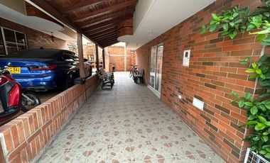 Casa en venta Floridablanca – Conjunto Prados de Cañaveral, estrato 6, 5 habitaciones, 196 m², construida en 2005, MLS 15868