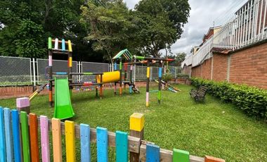 Casa en venta Floridablanca – Conjunto Prados de Cañaveral, estrato 6, 5 habitaciones, 196 m², construida en 2005, MLS 15868