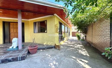 PARCELA CON CASA GRANDE, PISCINA Y MUCHA VEGETACION