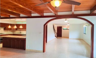 SE ALQUILA CASA EN ANCON