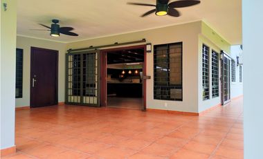 SE ALQUILA CASA EN ANCON