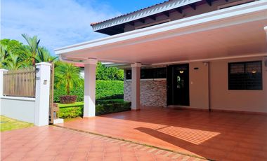 SE ALQUILA CASA EN ANCON