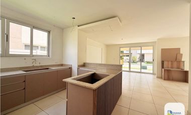 Venta de casa en Costa Sur