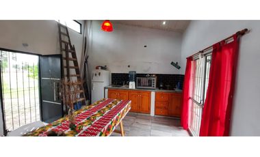 Casa con Quincho en Ayres de Colonia!
