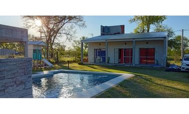 Casa con Quincho en Ayres de Colonia!