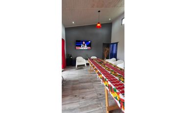 Casa con Quincho en Ayres de Colonia!