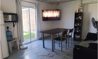 Casa independiente 3 dormitorios sobre Av en las 500 viviendas!