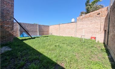 Casa independiente 3 dormitorios sobre Av en las 500 viviendas!