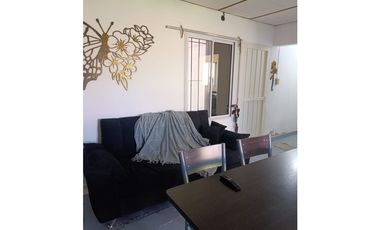 Casa independiente 3 dormitorios sobre Av en las 500 viviendas!