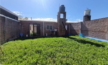 Casa independiente 3 dormitorios sobre Av en las 500 viviendas!