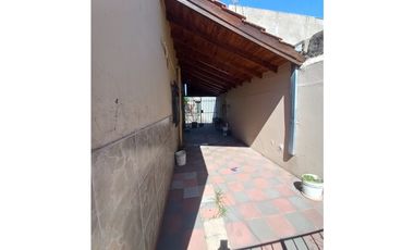 CASA CON LOCAL SOBRE RUCCI