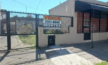 CASA CON LOCAL SOBRE RUCCI