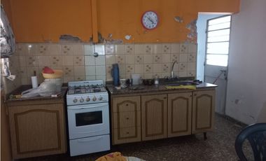 CASA CON LOCAL SOBRE RUCCI