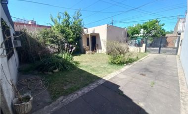 CASA CON LOCAL SOBRE RUCCI