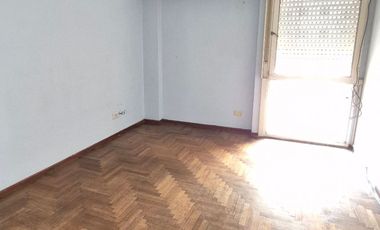 calle 49 e/13 y 14 - DEPTO 2 dorm